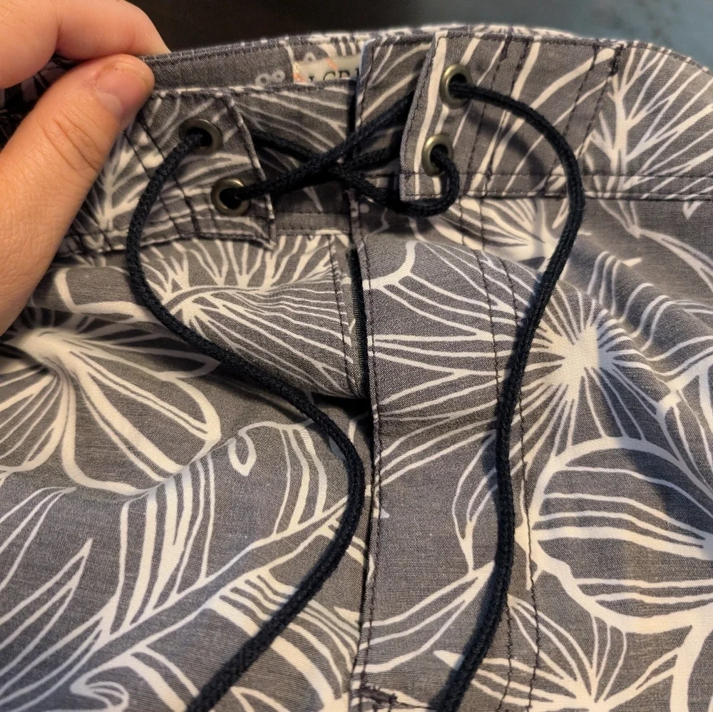 JCrew Swim Trunks, Mens 36. Grey/White Aloha Pattern.